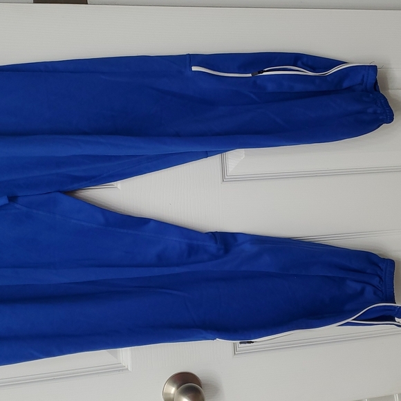 Nike Joggers - Picture 2 of 7